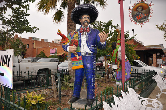 Mi Tierra Figures 02