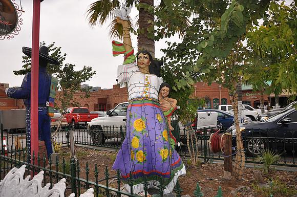 Mi Tierra Figures 01
