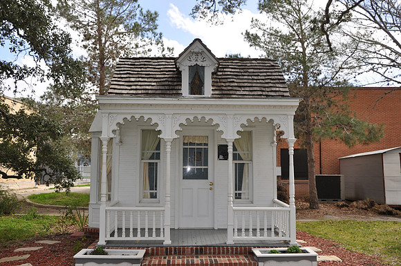 Dietz Doll House