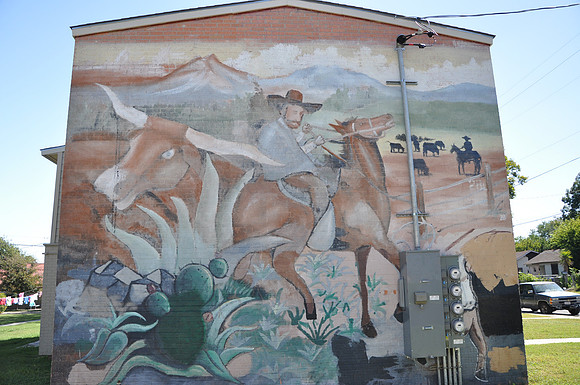 Housing Project Murals 0018
