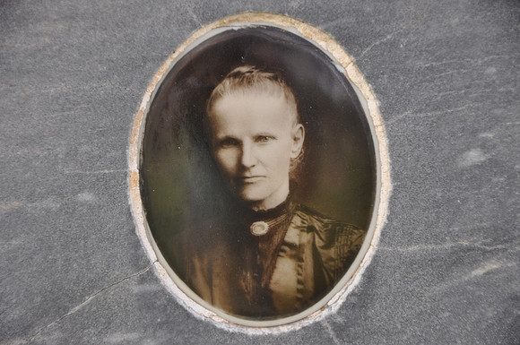 Dusek, Anna