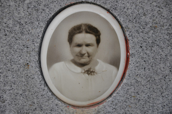 Dubec, Mary