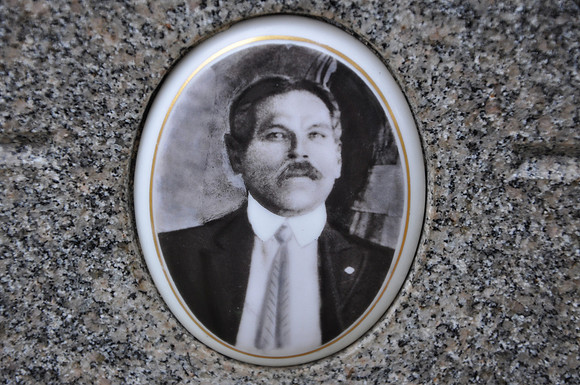 Chavira, Gregorio