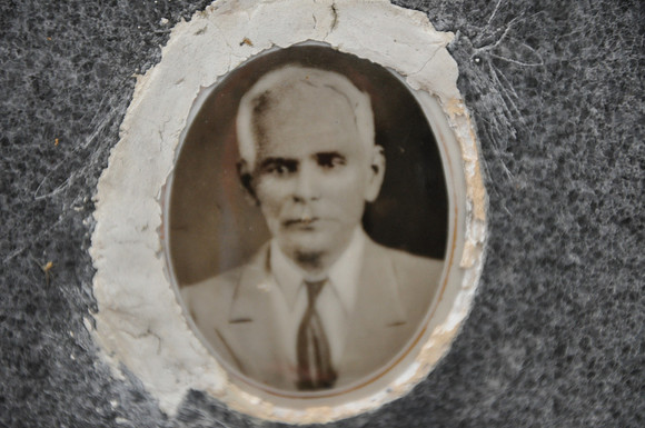 Flores, Juan Manuel