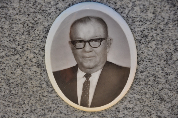 Arnold, Walter Leo