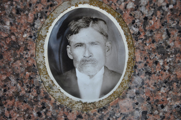 Gomez, Secundino