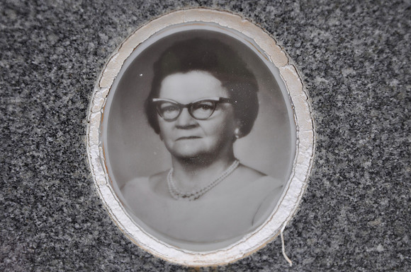 Elsik, Sabina