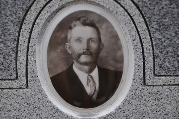 Elsik, Frank