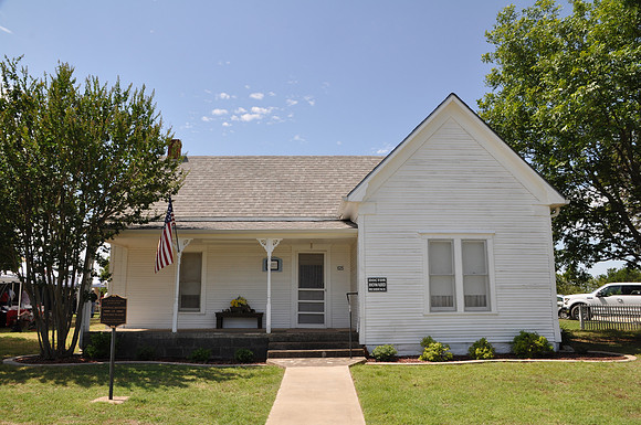 Robert E. Howard Boyhood Home 0001