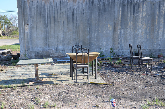 Table and Chairs 0001