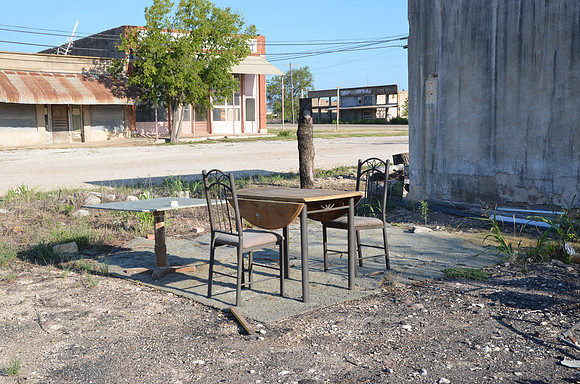 Table and Chairs 0002