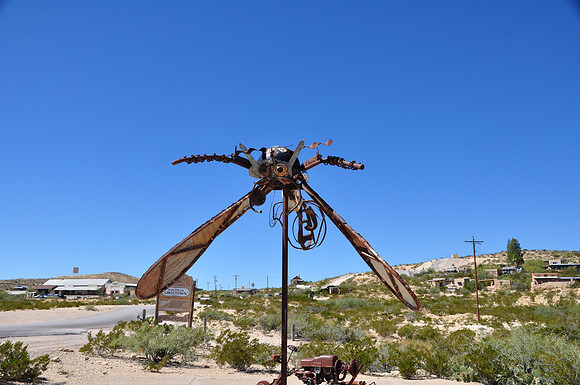 Giant Insect 0001 b