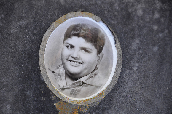 De Hoyos, Enrique Mora