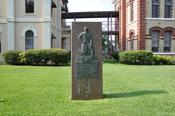 Baron de Bastrop Monument