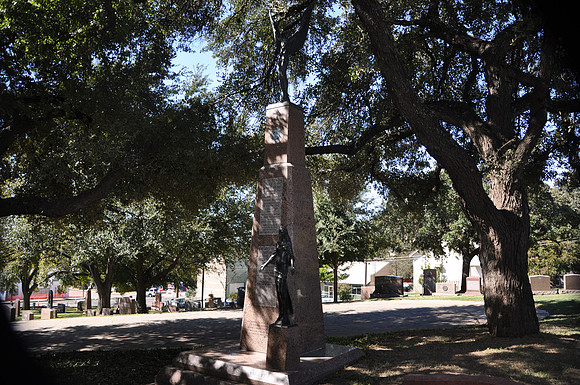 Allan Shivers Monument 01