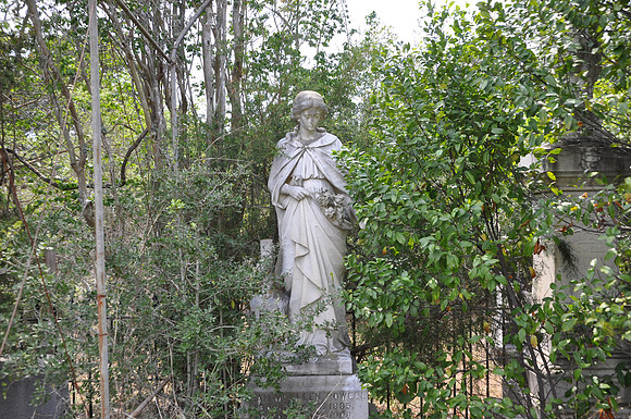Powell Cemetery Statue 01