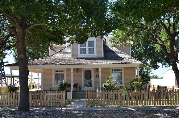 Holman House