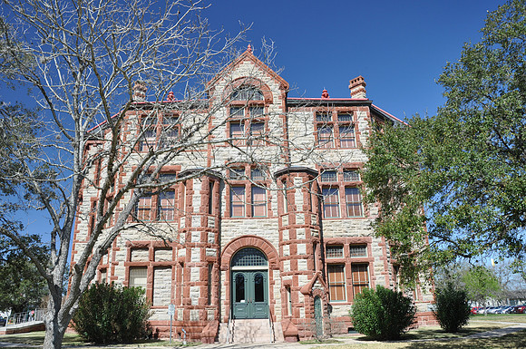 De Witt County Courthouse