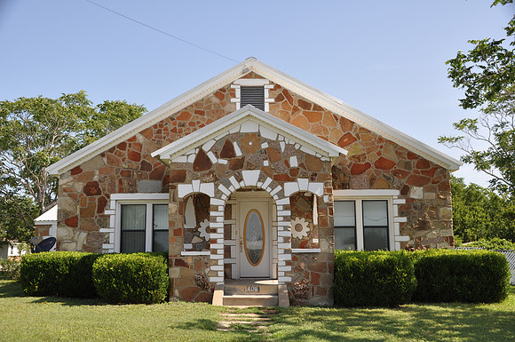 Giraffe House - Mills County 0002