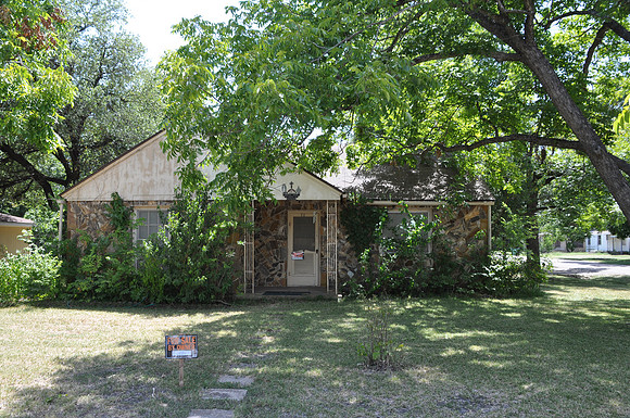 Rock Building - Falls County 0001 01