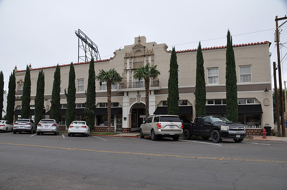 El Paisano Hotel