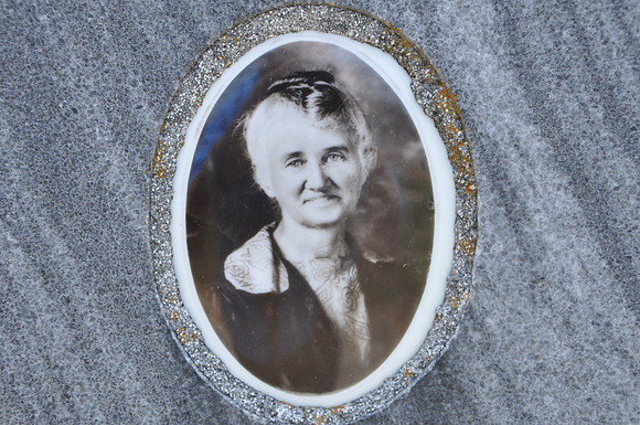 Janasek, Anna