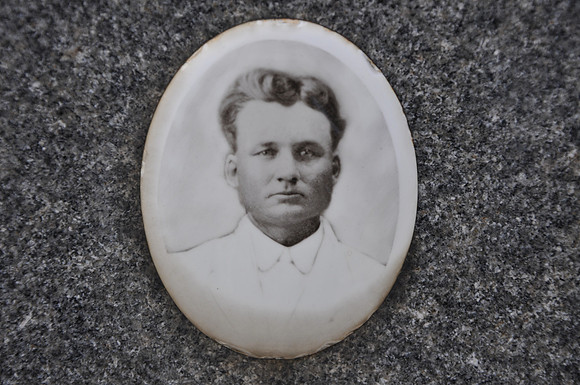 Kincheloe, Lewis