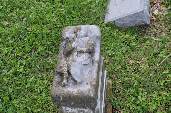 Unusual Gravestone - McLennan County 0001a