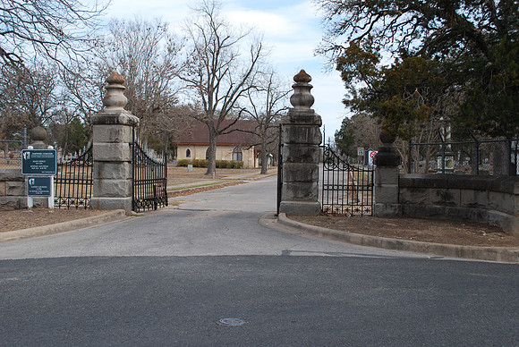 Oakwood Cemetery