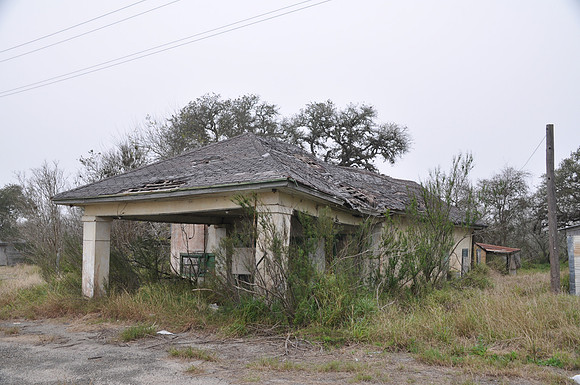 Old Gas Station - Bee County 0001