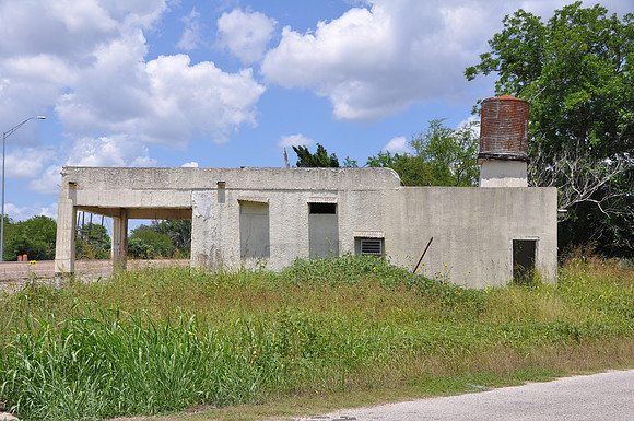 Old Gas Station - Goliad County 0003