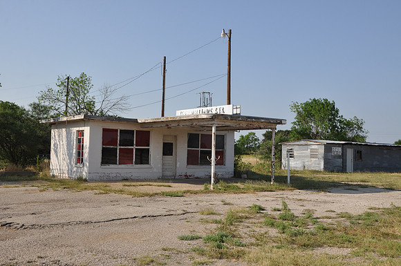 Old Gas Station - Brown County 0001