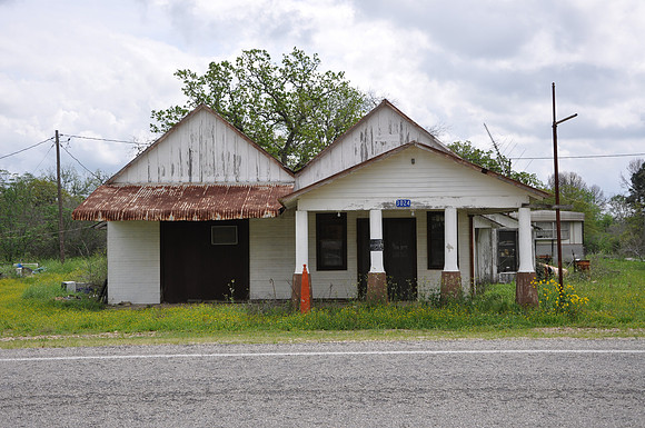 Old Gas Station - Fayette County 0001