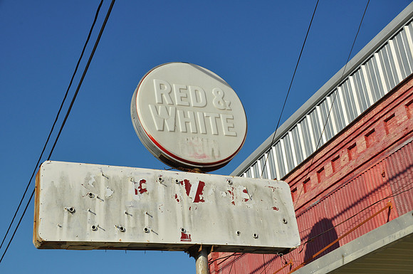 Red & White Food Store - Lott