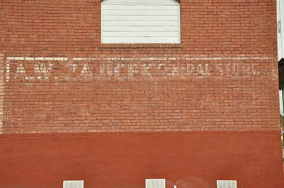 Ghost Sign - Buckholts 0001