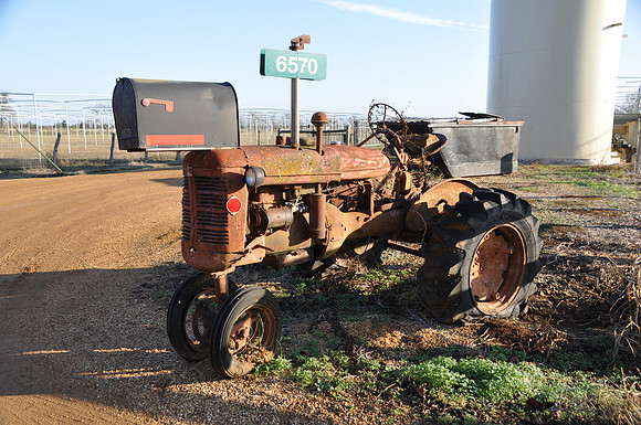 Tractor - Mail Box 0001b