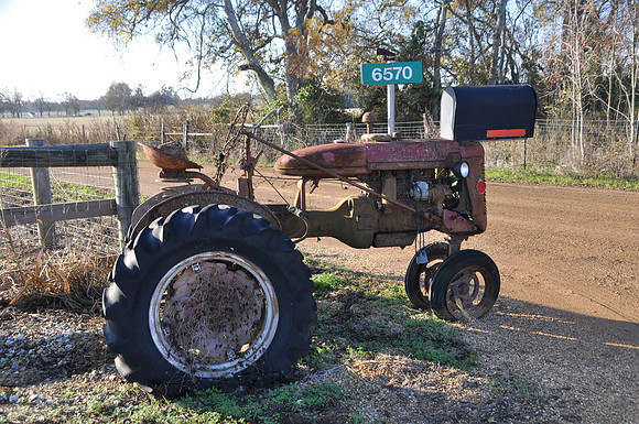 Tractor - Mail Box 0001a