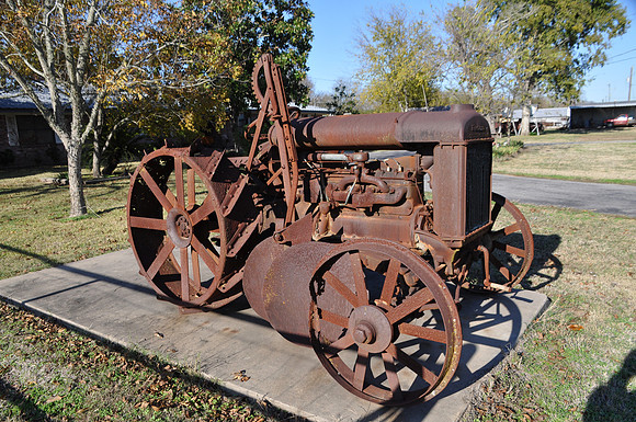 Fordson Tractor - Burleson County 0001c