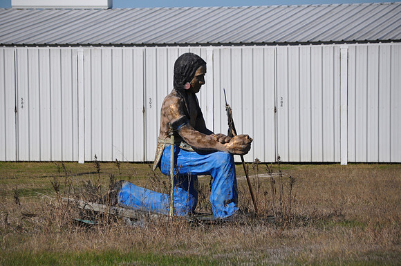 Kneeling Indian Statue 0001b