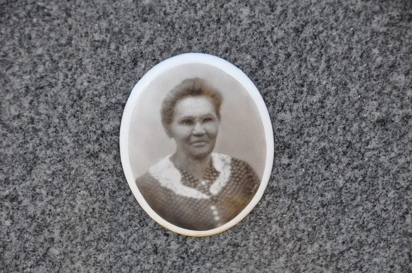 Bravenec, Anna